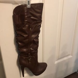 New GUESS boots